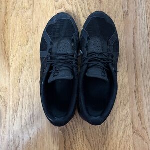 Black On Cloud Sneakers, women’s size 6